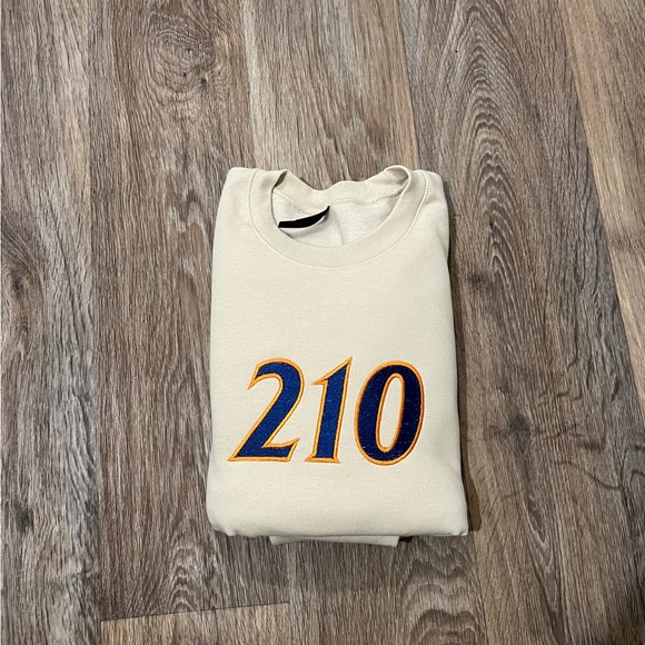 Other - 210 Gameday Cream Sweatshirt San Antonio